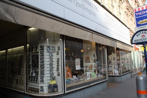 Auslage Buchhandlung am Quellenplatz